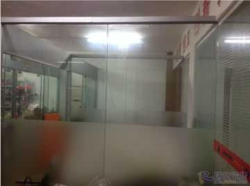 寫(xiě)字樓黃金樓層170平辦公室現(xiàn)對(duì)外轉(zhuǎn)租，帶電梯，玻璃隔斷，設(shè)備齊全